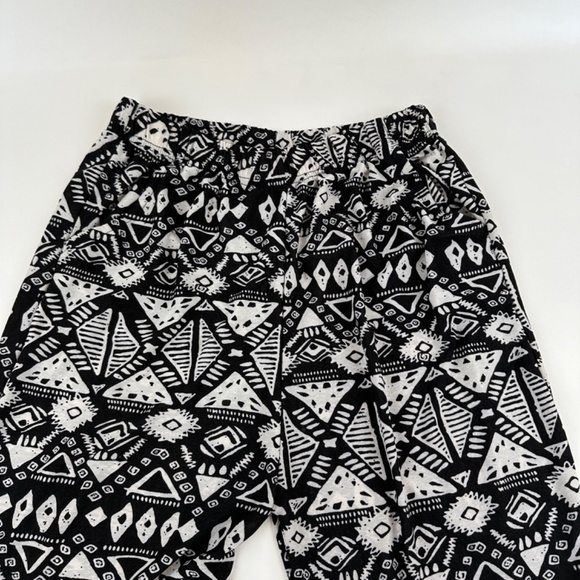Leggings Womens Black White Geometric Pattern - Picture 3 of 8